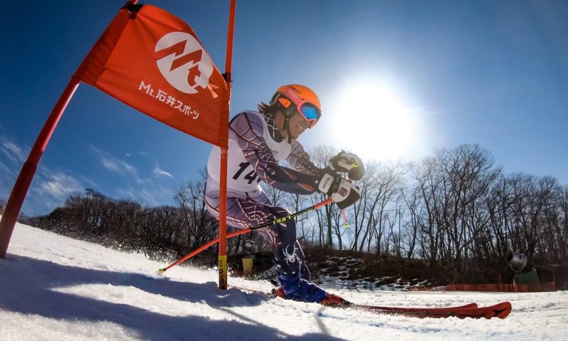写真：軽井沢でアルペンスキーを楽しむ黒木啓太さん